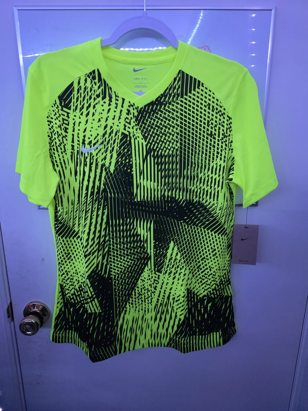 Nike Women’s Neon Yellow and Black Graphic Athletic Jersey